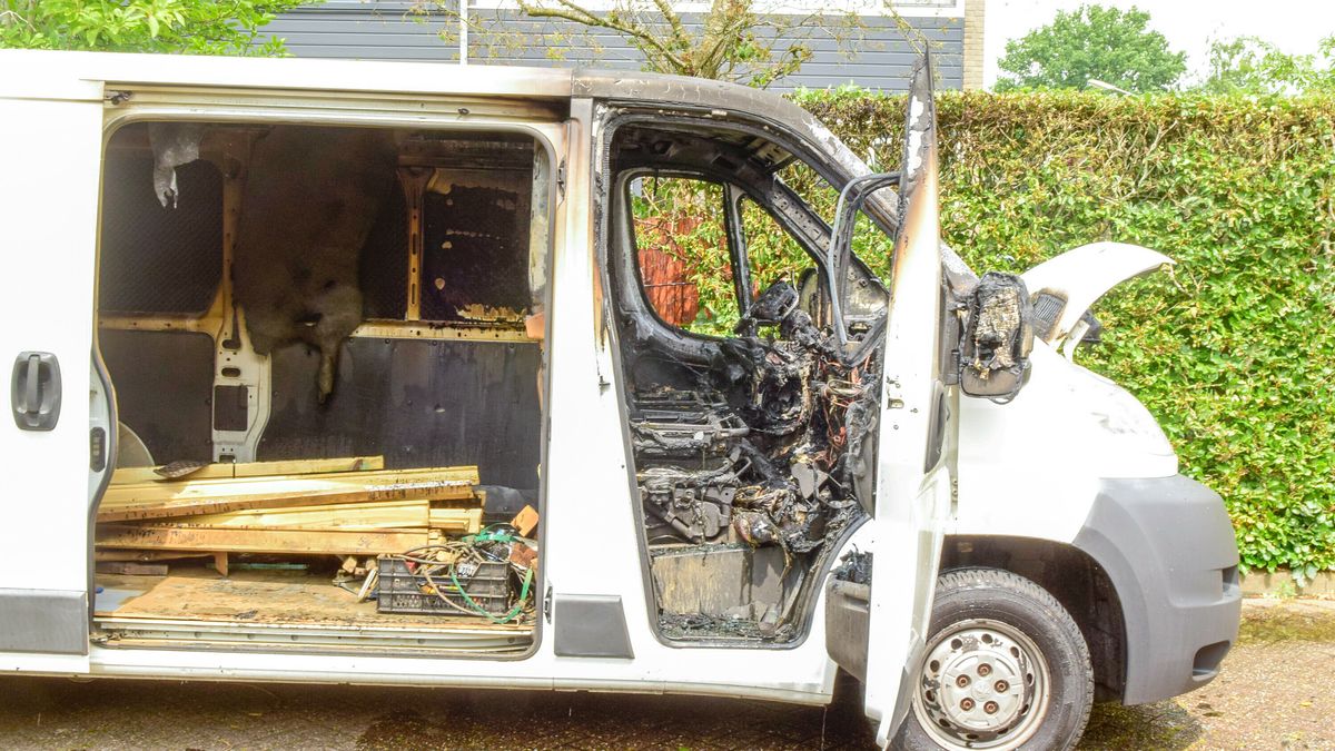 Brand verwoest cabine van bestelbus in Havelte