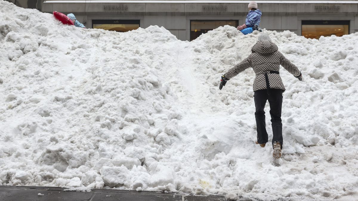 3日間限り！51％！【もっと叩いて下さい…】愛嬌抜群の新卒22歳美容師のドちゃん。街中で遠隔ﾛｰﾀｰ攻めで下着から愛液ダダ洩れ。イキまくる彼女から種付けを懇願され孕ませ確定。。