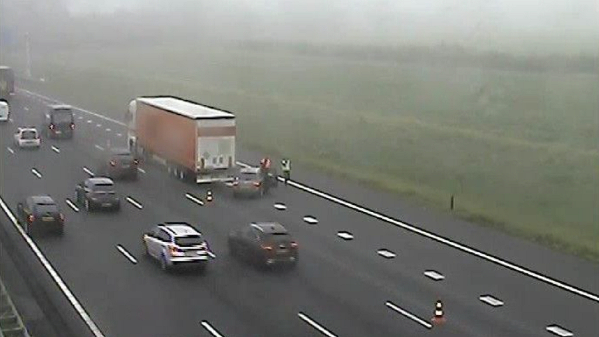 Ongeluk op A12 bij Woerden zorgt voor file.