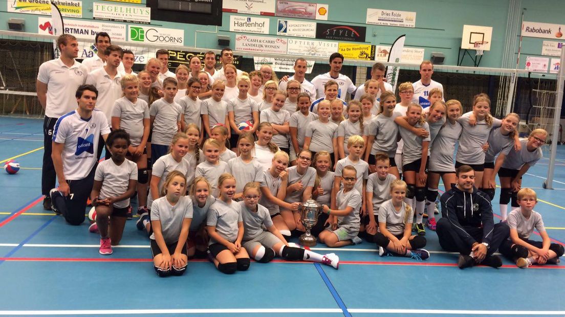 De groep volleyballers in Gieten (Rechten: Karin Mulder/RTV Drenthe)