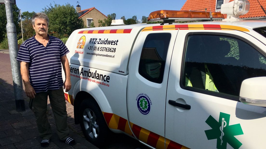 Zeehondenredder Jaap van der Hiele staat dag en nacht paraat voor de aangespoelde zeedieren