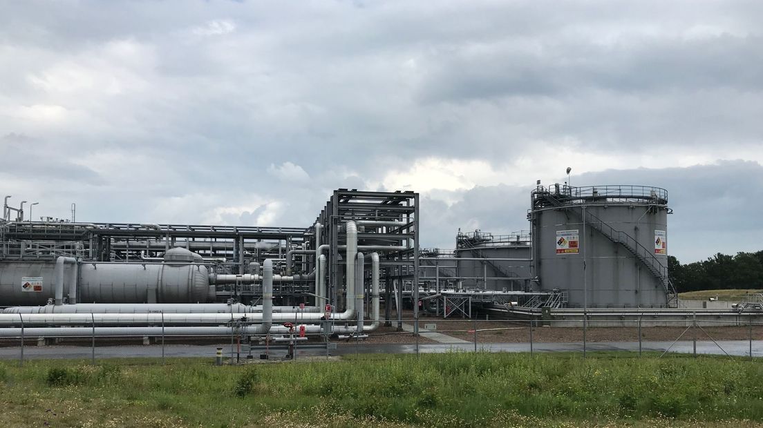 Bij de NAM in Schoonebeek worden de gewonnen olie en het afvalwater gescheiden (Rechten: RTV Drenthe/Serge Vinkenvleugel)