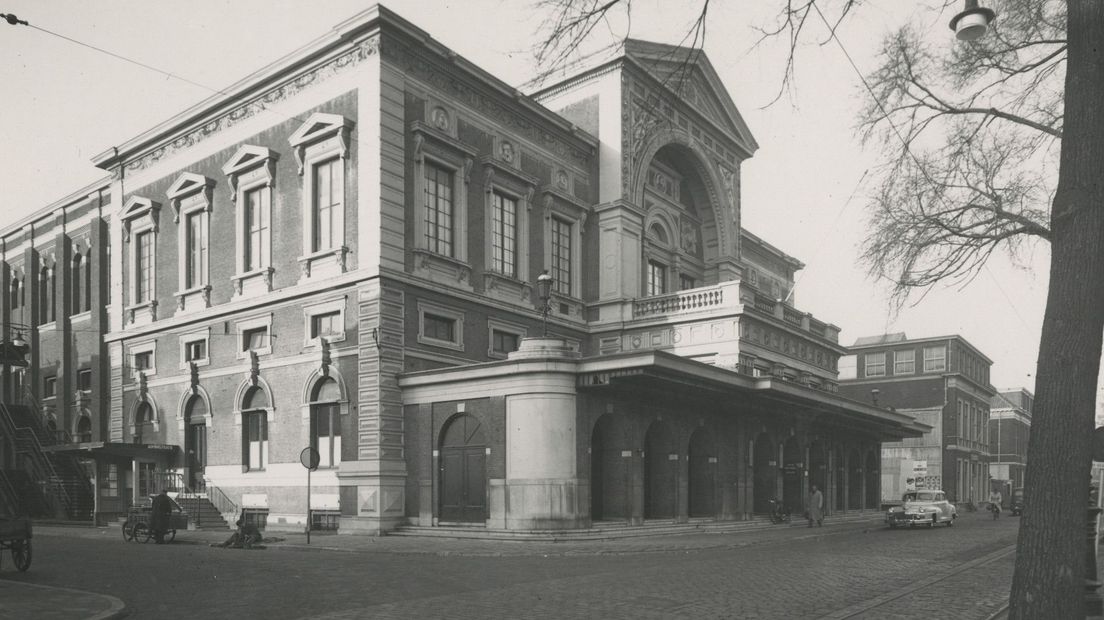 Het gebouw voor Kunsten en Wetenschappen in 1953.