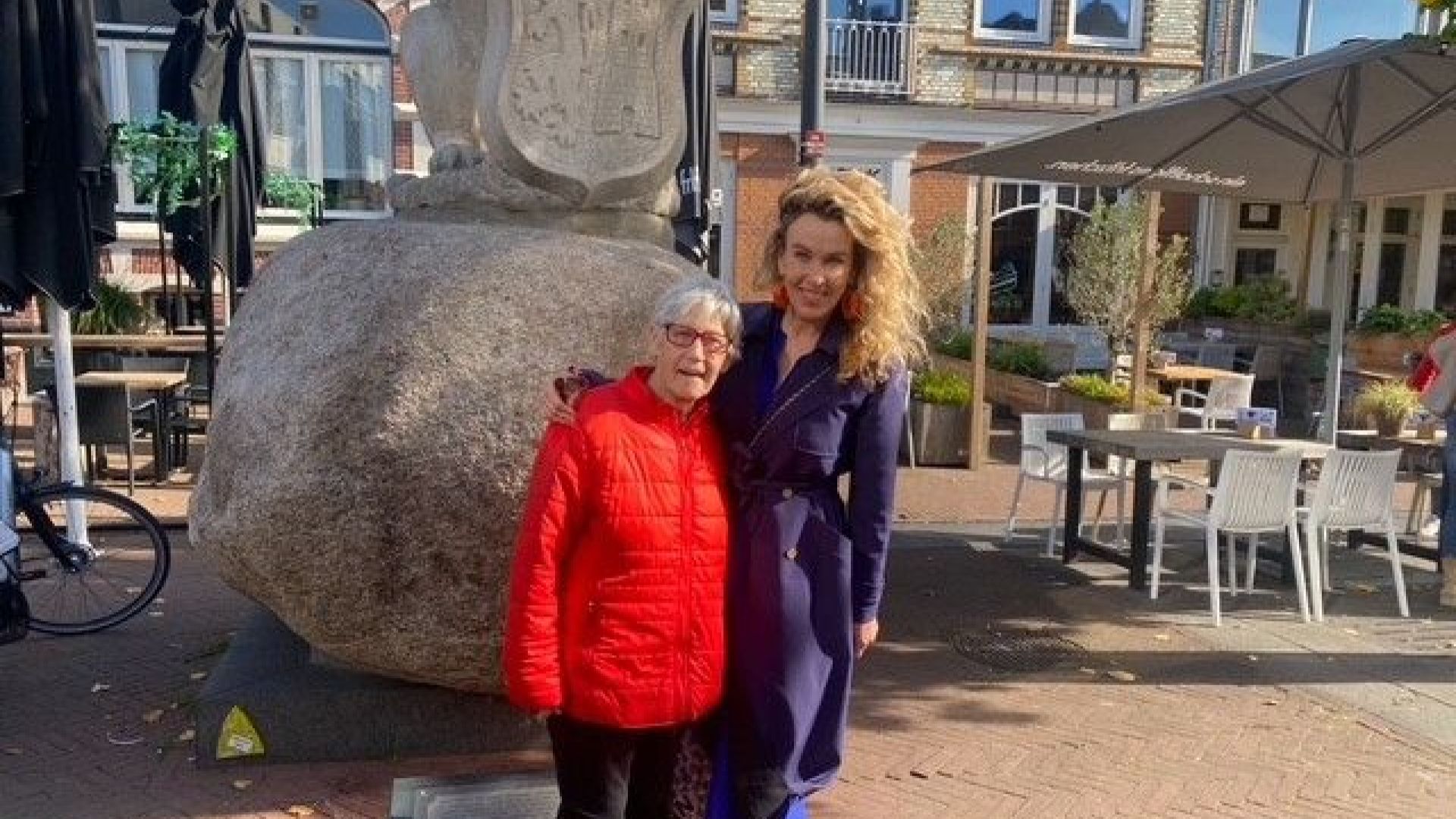 Claudia Straatmans en moeder Annie.