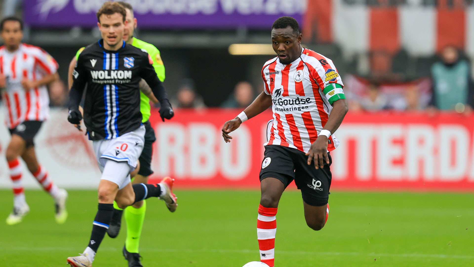 Joshua Kitolano in actie tijdens Sparta-Heerenveen