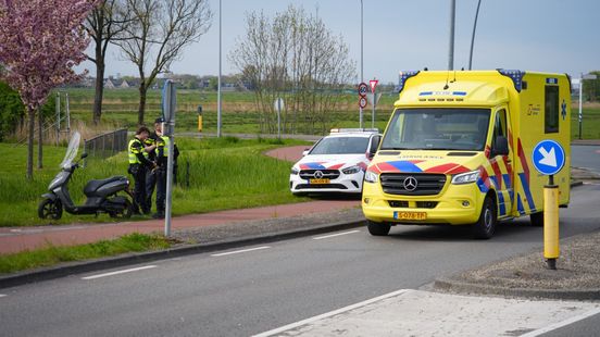 Scooterrijder onderuit in Hoogkerk • Ongeluk in stadswijk Lewenborg. Scooterrijder onderuit in Hoogkerk • Ongeluk in stadswijk Lewenborg.