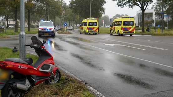 Fietser gewond naar het ziekenhuis in Assen na botsing. Fietser gewond naar het ziekenhuis in Assen na botsing.