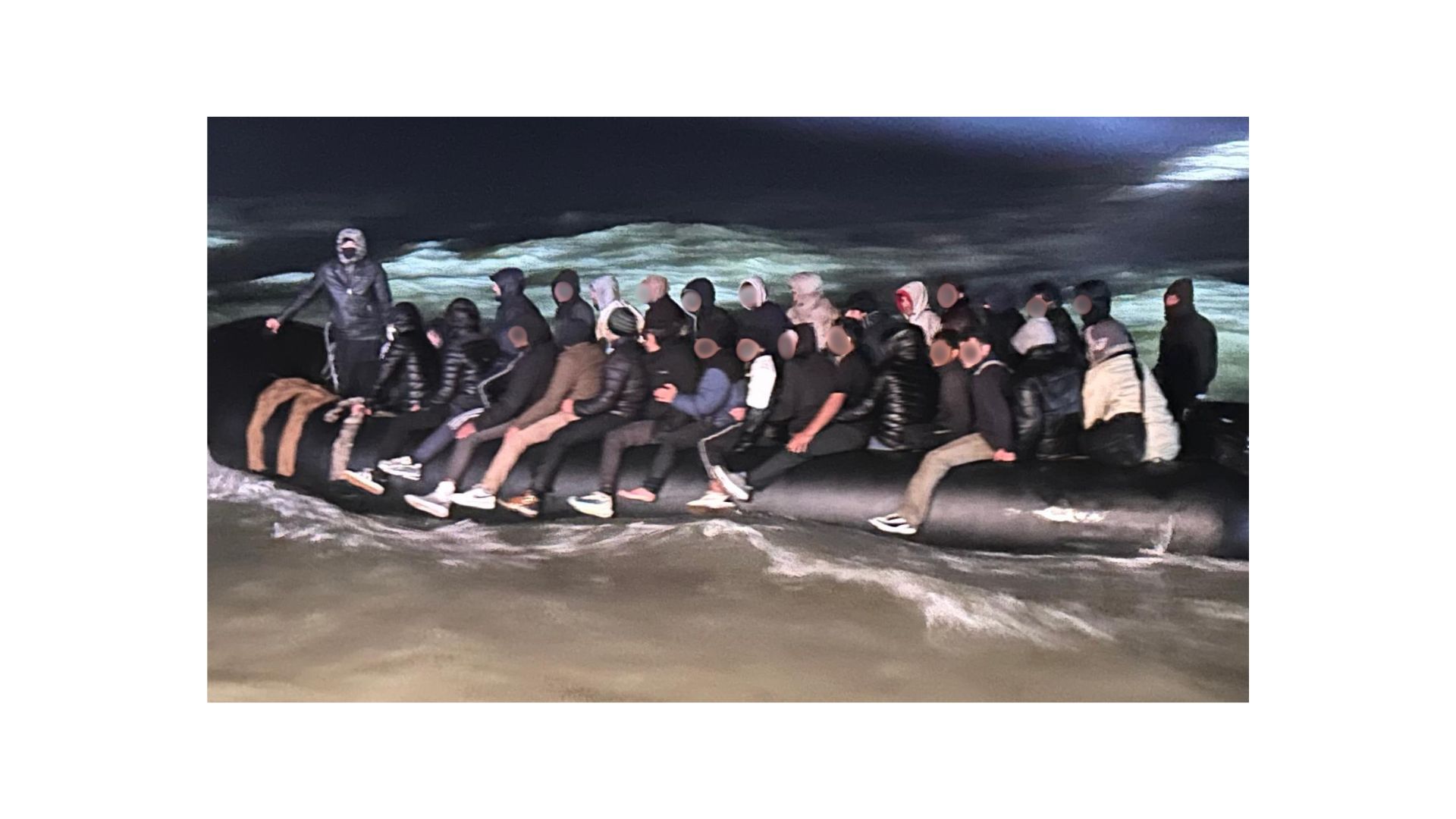 Opvarenden rubberboot Breskens komen uit Afghanistan, twee Soedanezen verdacht van mensensmokkel
