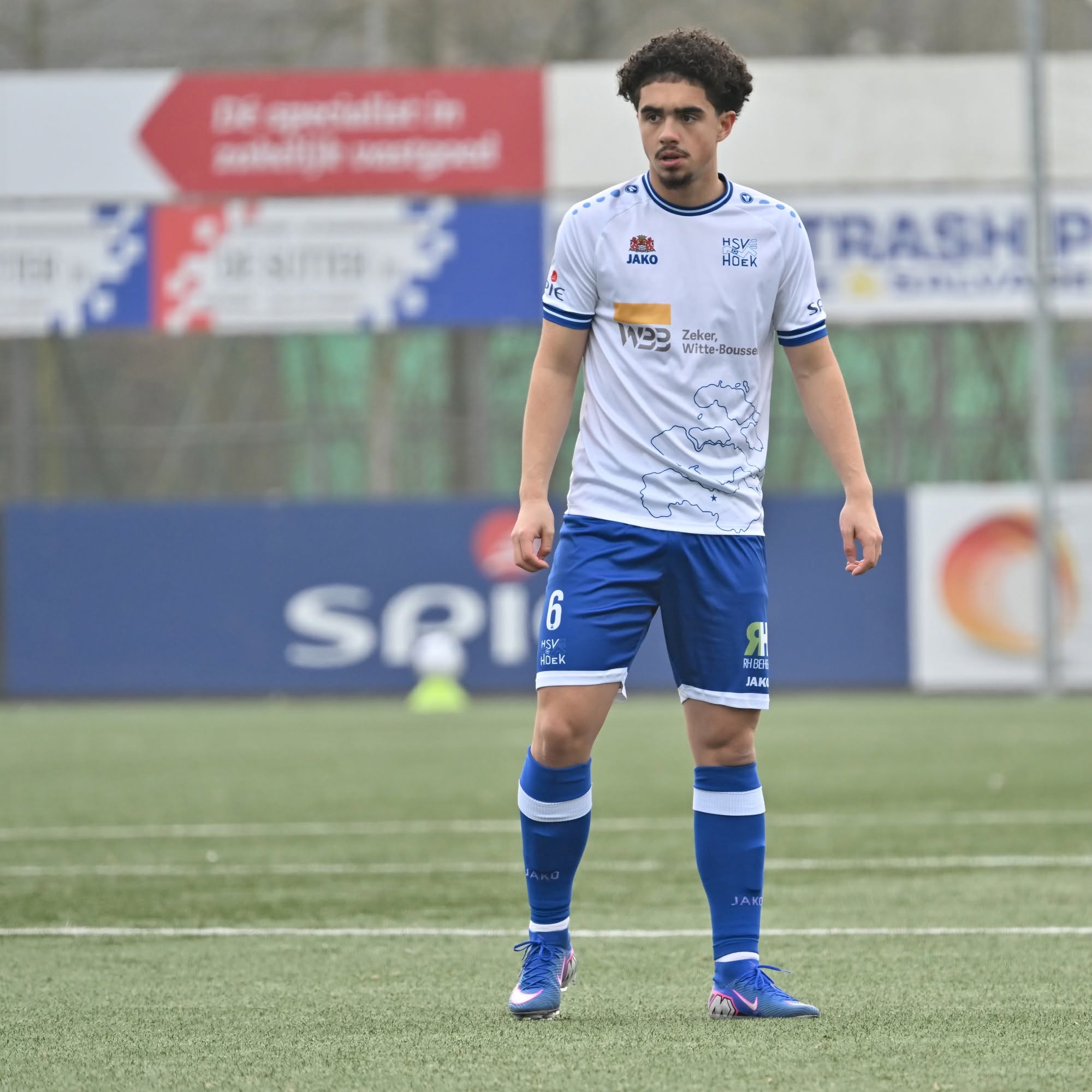 Van Beveren blijft nog een jaar bij Hoek, optie in contract Hebbelinck gelicht