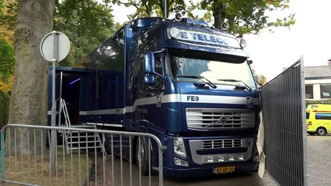 De vrachtwagen aan de Hondsrugstraat (Rechten: RTV Drenthe/Jeroen Kelderman)