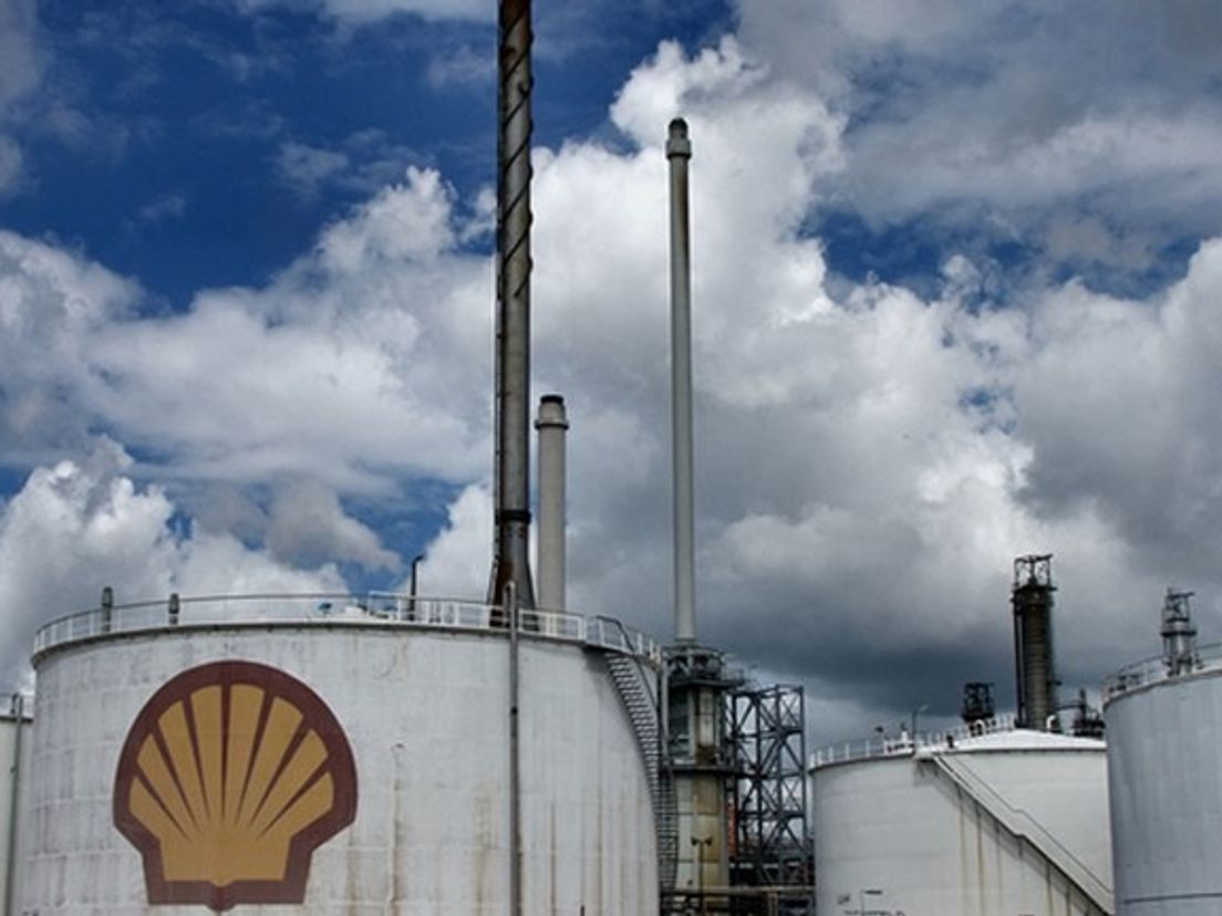 De raffinaderij van Shell in Pernis.