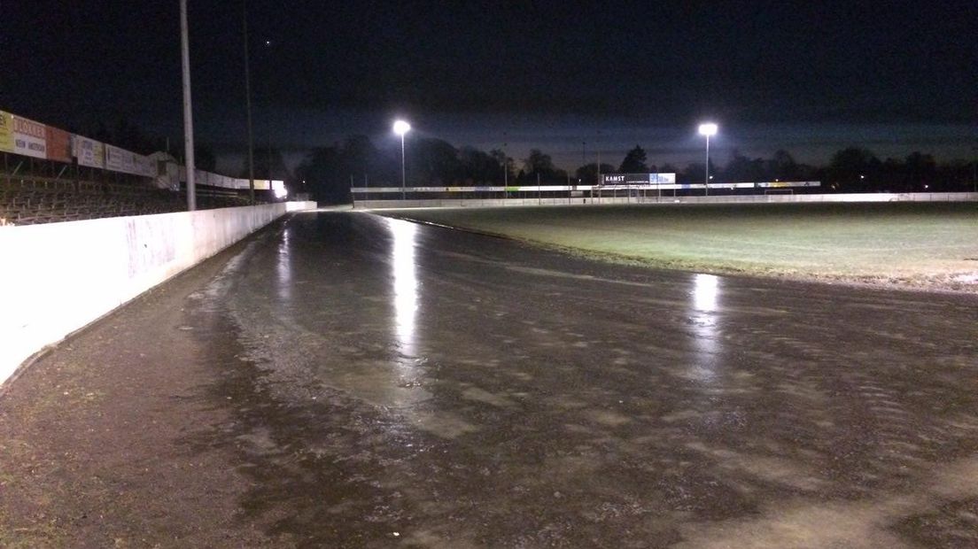 De ijsvloer in Veenoord is niet goed genoeg om op te schaatsen (Rechten: archief RTV Drenthe)