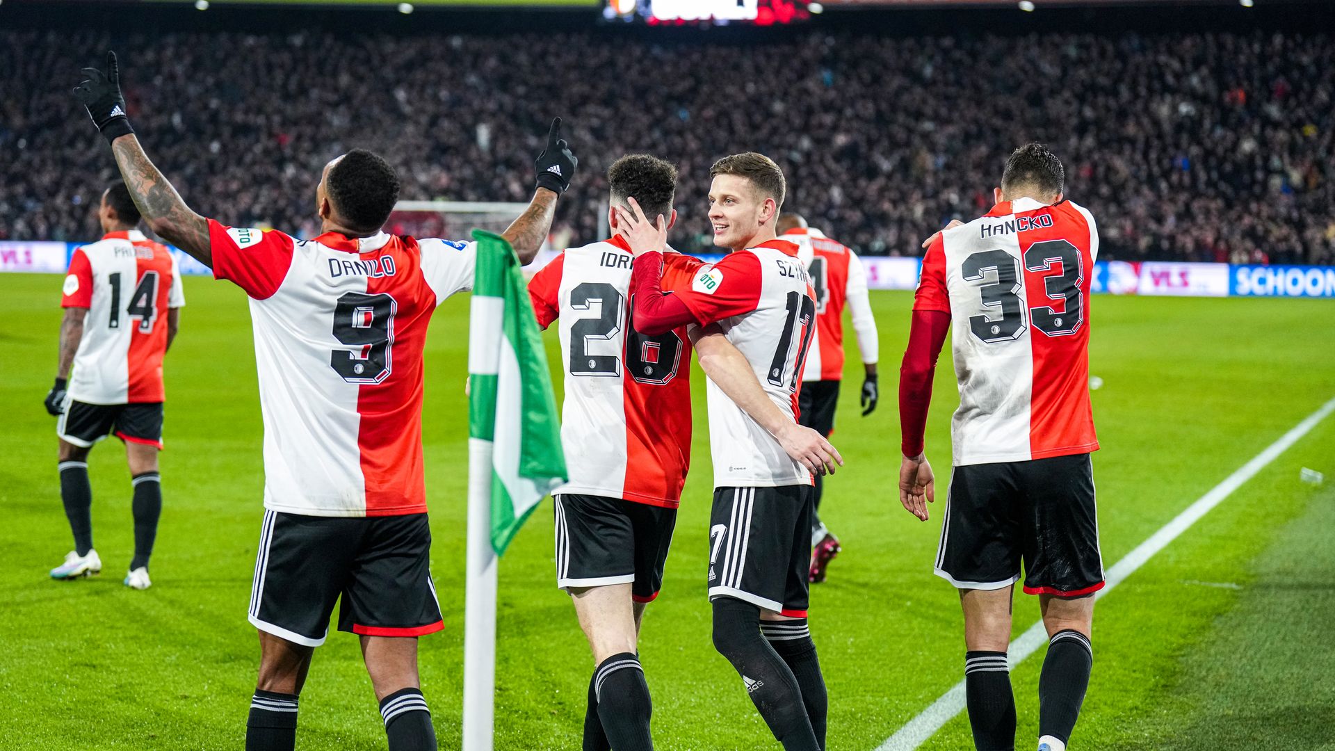 Feyenoord boekt zwaarbevochten zege in de Kuip tegen FC Groningen (1-0)