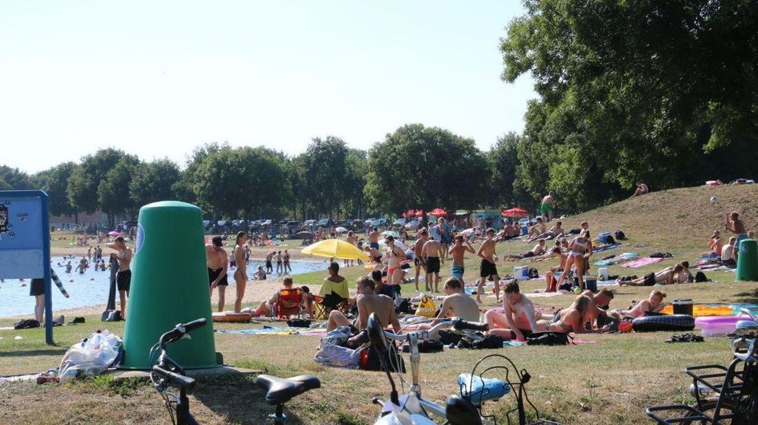 Drukte bij Wijthmenerplas in Zwolle