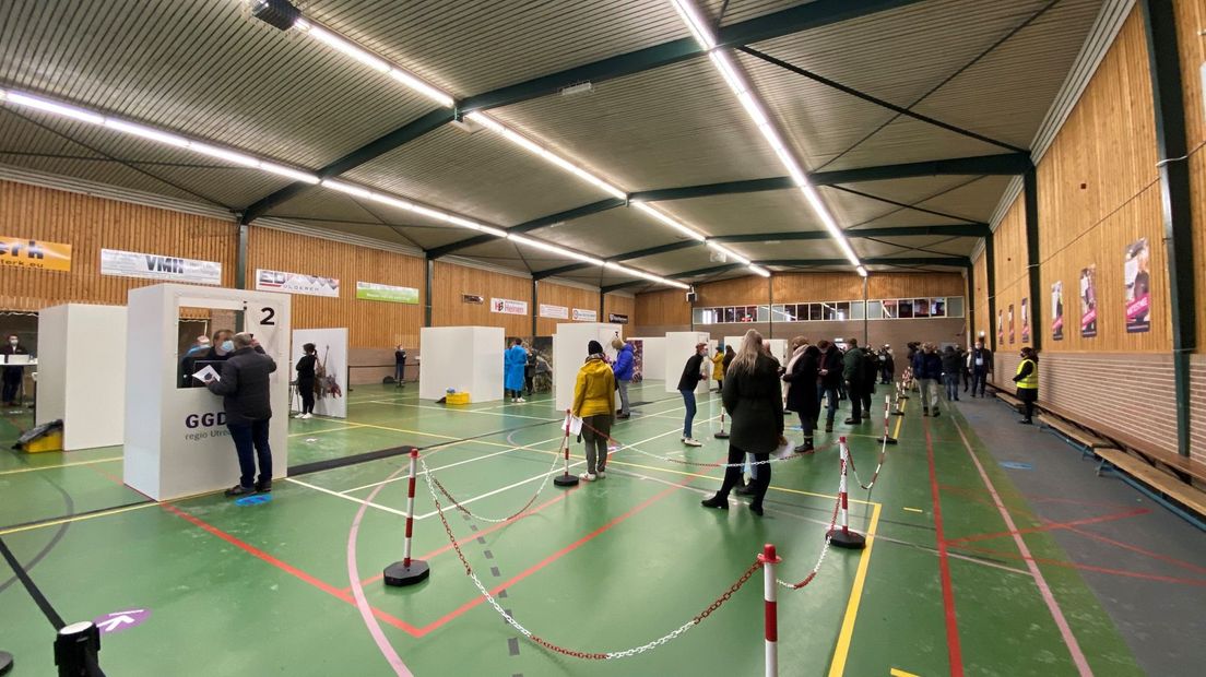 Testen in sporthal De Toekomst in Bunschoten.