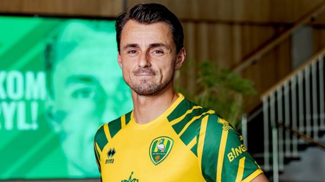 Daryl van Mieghem is gelijk belangrijk tijdens zijn debuut voor ADO
