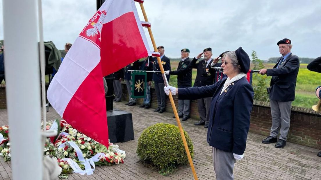 De Poolse vlag tijdens de herdenking