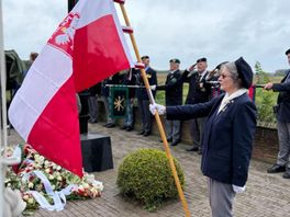 Ook Axelse kinderen herdenken Poolse oorlogsslachtoffers: 'Zij zaten ook in deze auto's'
