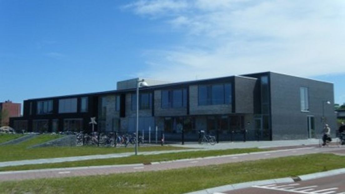 Het sluipverkeer komt onder meer langs de basisschool (Rechten: archief RTV Drenthe)