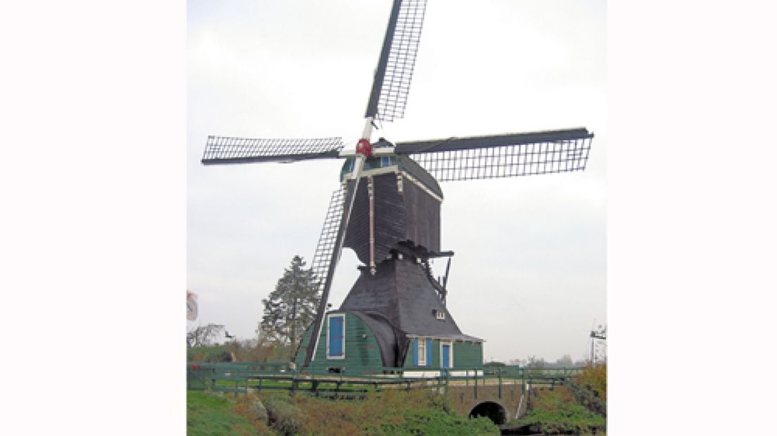 Restauratie van wipmolens in Hellouw