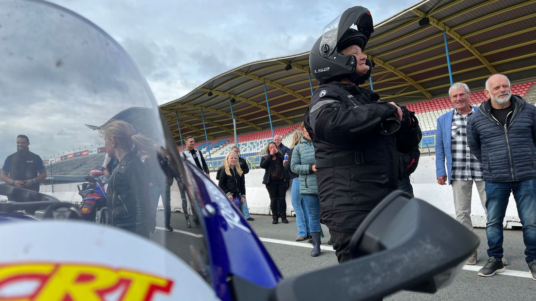 Roelie de Jonge na afloop rondes circuit Assen