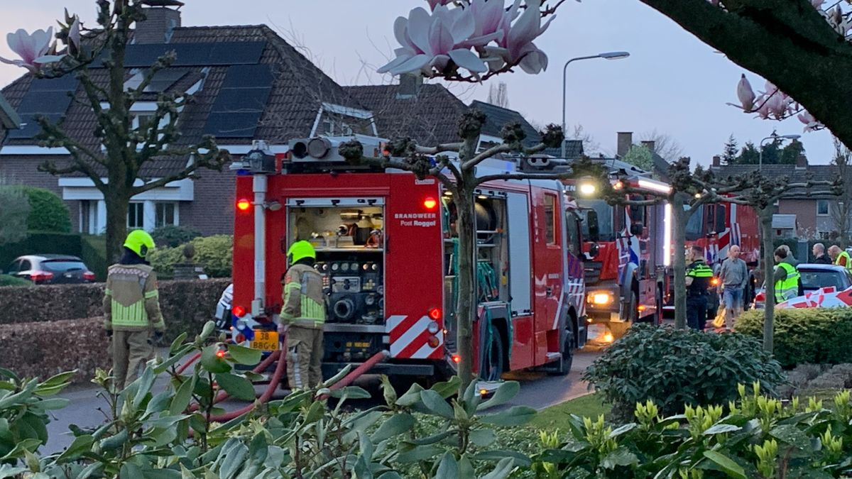 Meerdere bluswagens bij woningbrand in Egchel