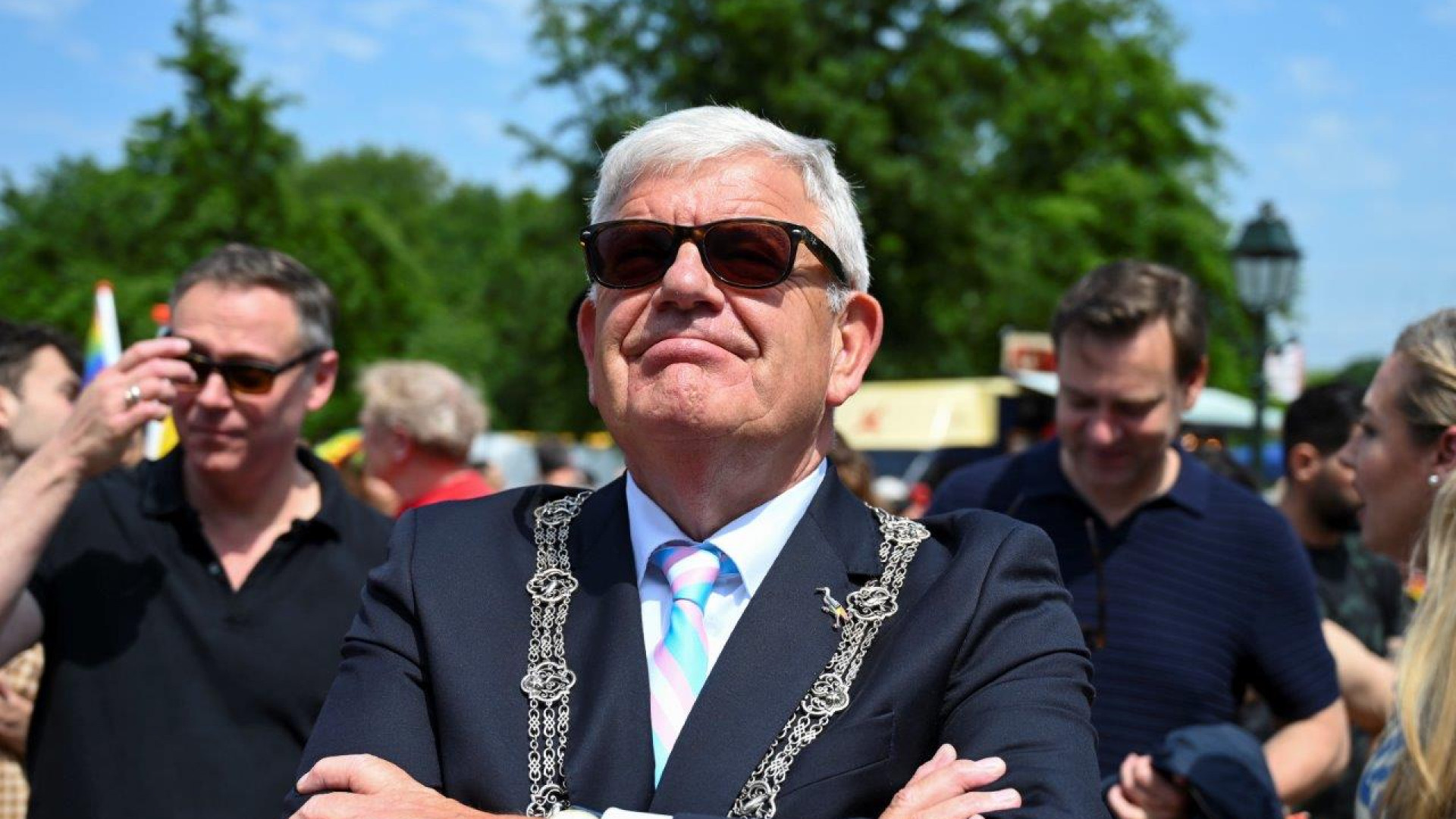 Burgemeester Jan van Zanen bij de Pride The Hague