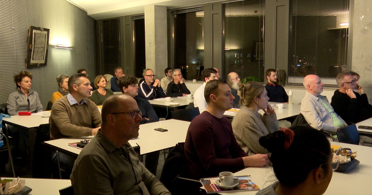 Cursus politiek in Goes: ‘Als zes mensen lid worden van een partij, hebben we een goede score’