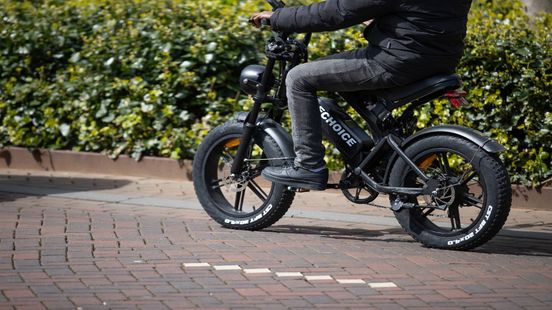 Gewonden bij aanrijding tussen scooter en fatbike in Mijdrecht. Gewonden bij aanrijding tussen scooter en fatbike in Mijdrecht.