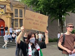 Pro-Palestijnse demonstranten bezetten universiteitspand aan Janskerkhof in Utrecht