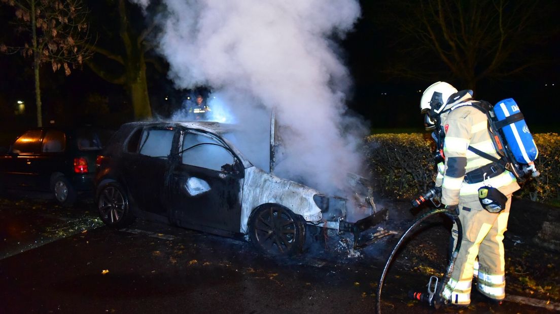 Op de Koningsweg in Utrecht stond een Volkswagen Golf in brand
