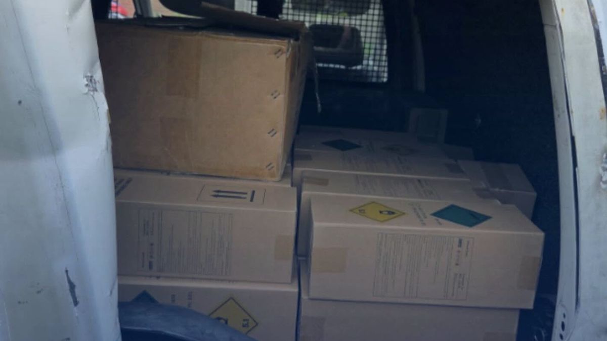 109 flessen lachgas in beslag genomen in Leeuwarden