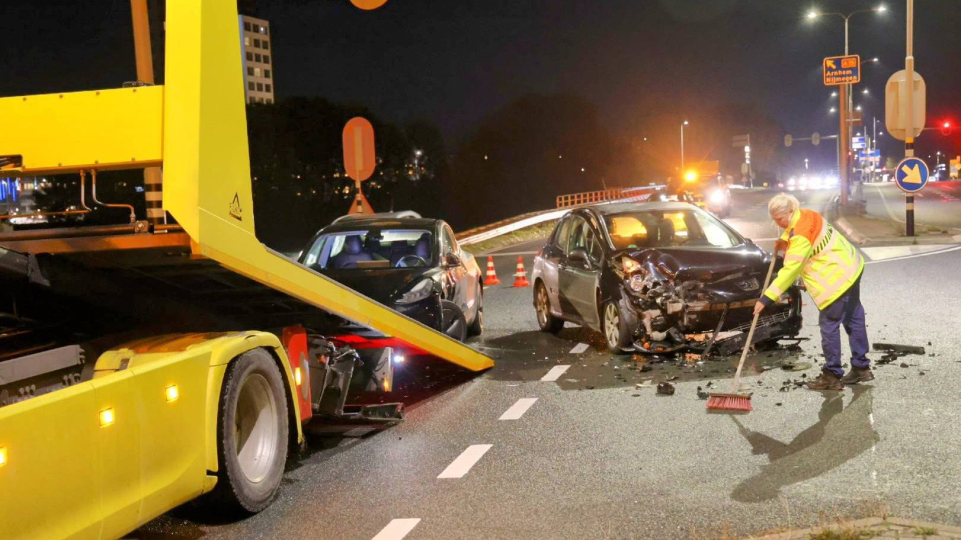 Botsing afrit A15 • fatbikers aangereden.