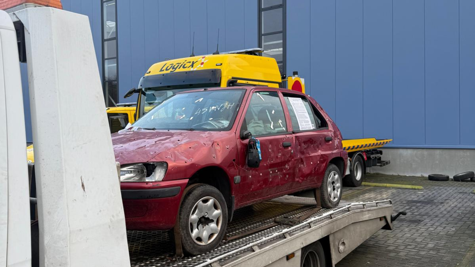 Auto met kogelgaten van Cemal weer terug na inbeslagname door politie