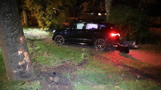 Schade bij botsing in Apeldoorn. Schade bij botsing in Apeldoorn.