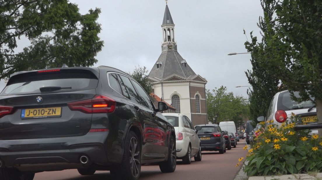 Auto's door de straten in Leidschendam