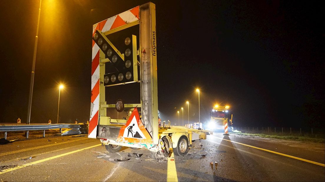 Automobilist botst tegen pijlwagen op A1 bij Deventer