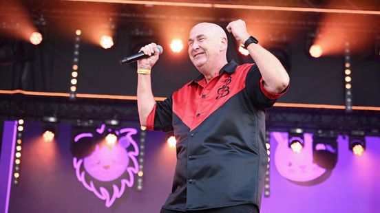 Big Benny viert jubileum en krijgt Gouden Narrenkap: 'Zelfs op vakantie kruip ik een podium op' Nieuws