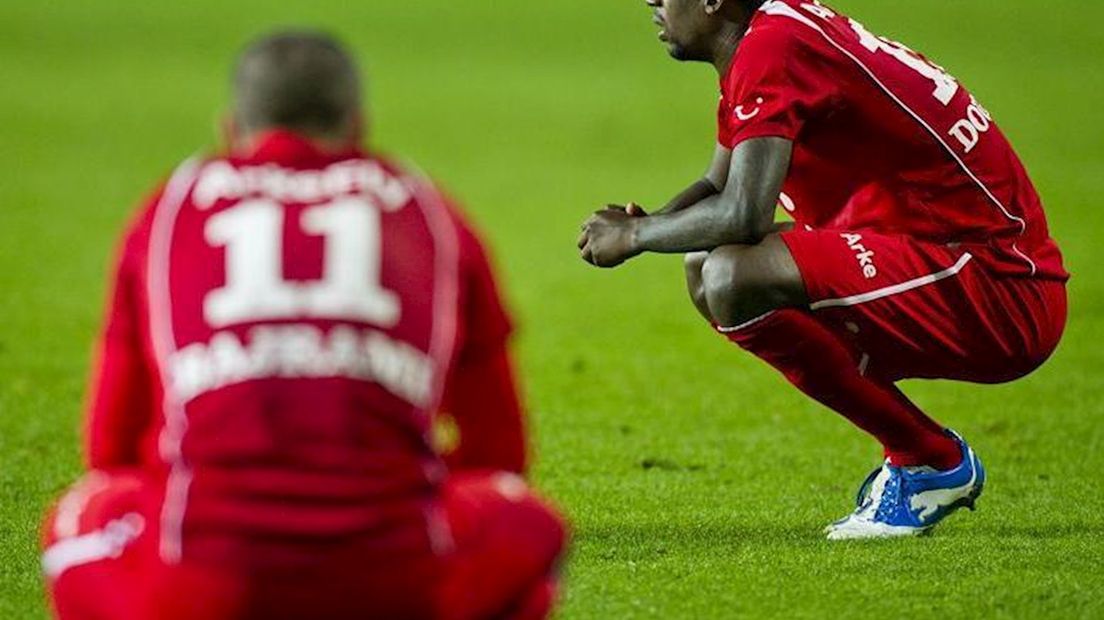 Teleurgestelde spelers na het duel