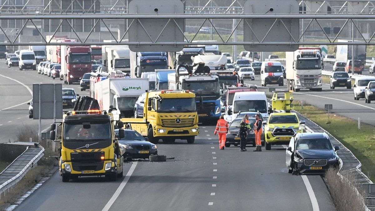Drie ongelukken op A4 met files tot gevolg