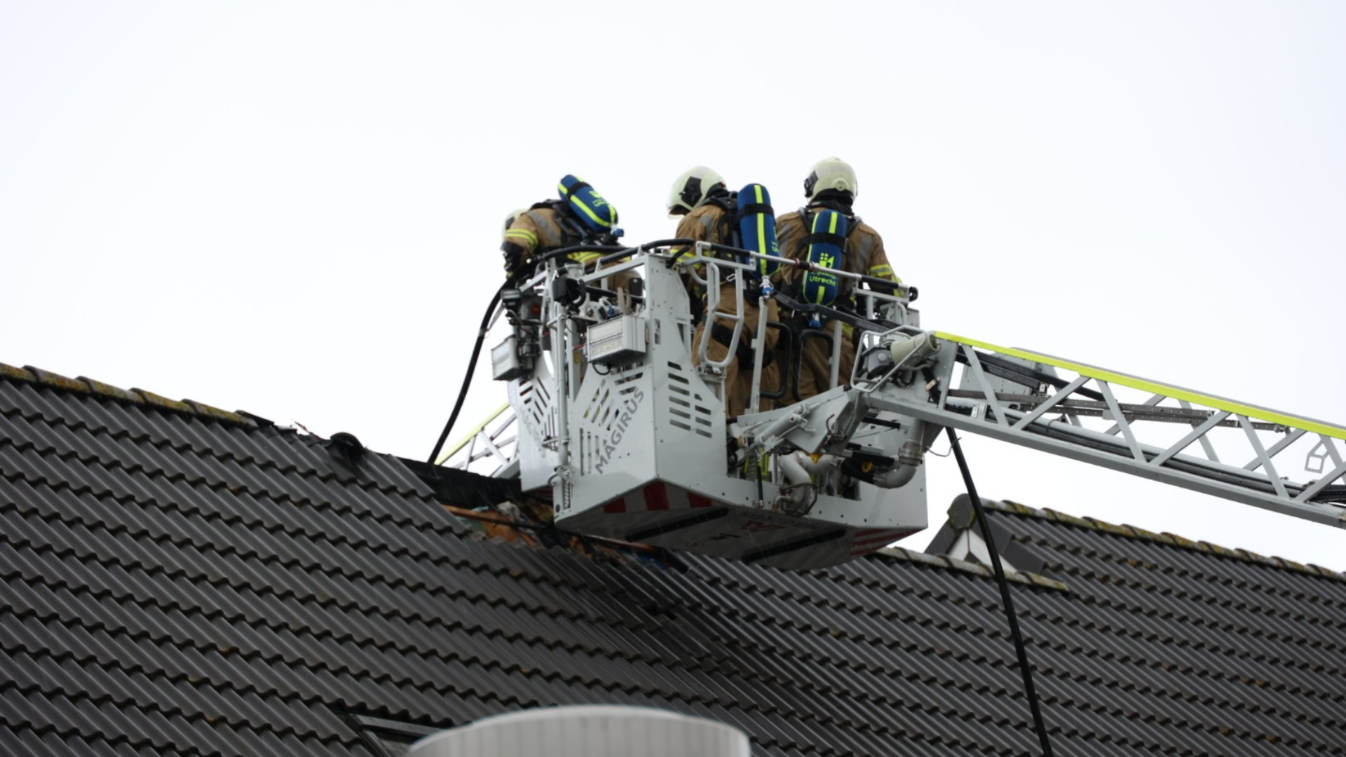 Woningbrand na blikseminslag in Utrecht
