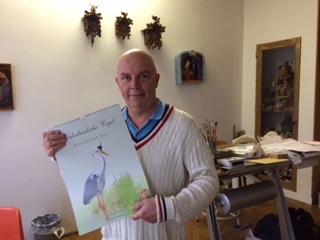 Theo Seesing met zijn vogelkalender