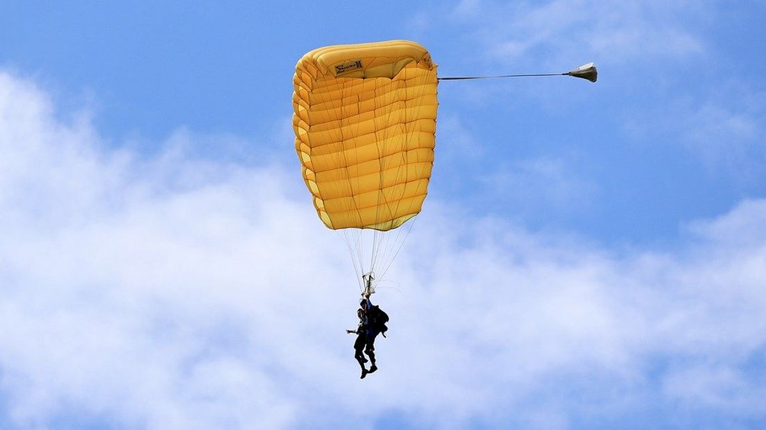 Een parachutesprong.