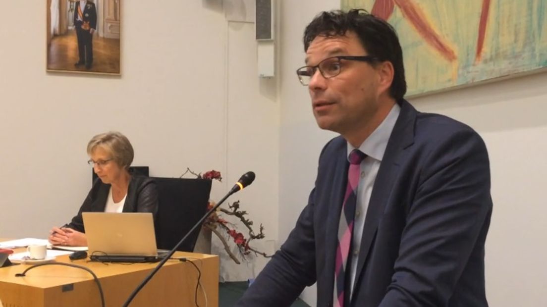 Wethouder Maurice Hoogeveen diende gisteravond in de raad zijn ontslag in (Rechten: Margriet Benak / RTV Drenthe)