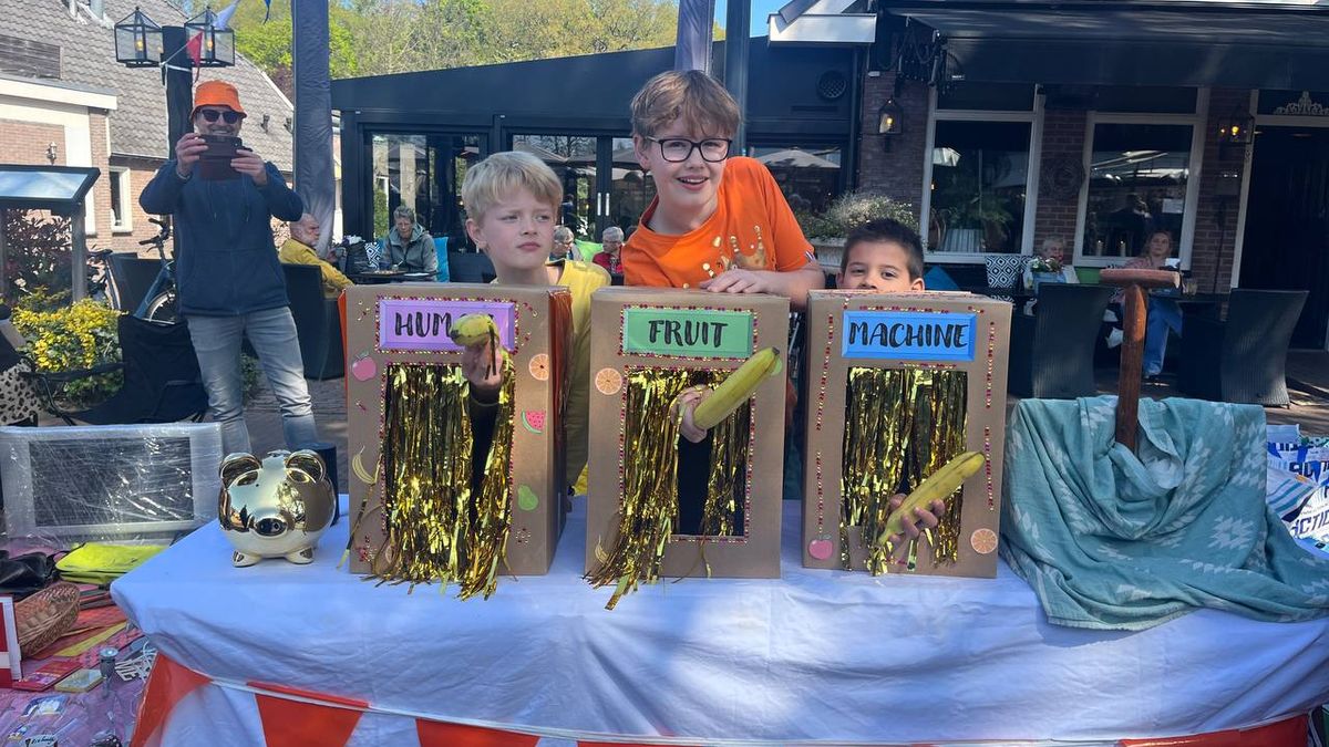 Koningsdag in Drenthe: Gezelligheid troef op vrijmarkten