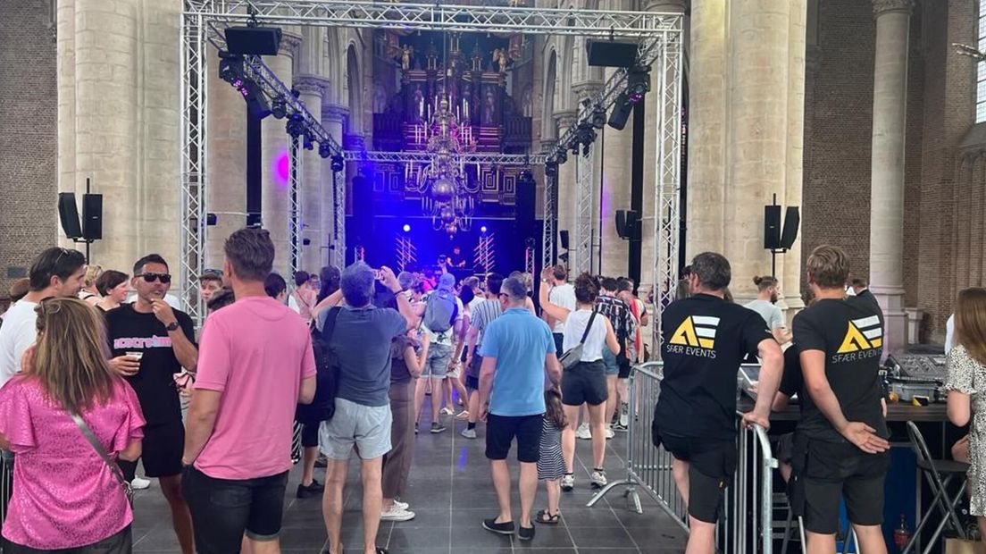 Feest in de grote kerk bij Roze Zaterdag in Goes
