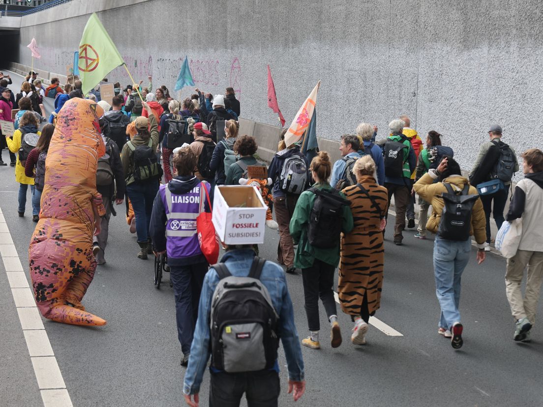 Den Haag niet uit te rijden via A12: klimaatactivisten bezetten Utrechtsebaan opnieuw