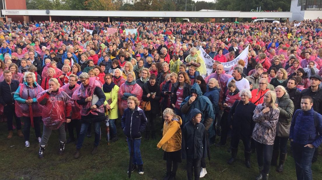 Stakende leraren op de drafbaan in het Stadspark in 2017