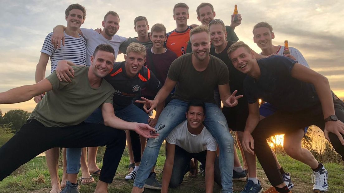 Het eerste mannenteam van volleybalclub Dio Bedum
