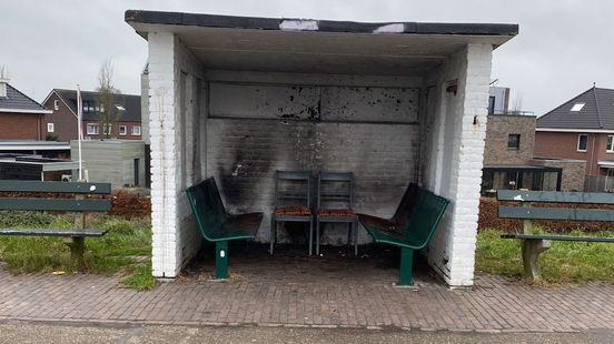 Hangplek voor ouderen plat door vernielzuchtige jongeren